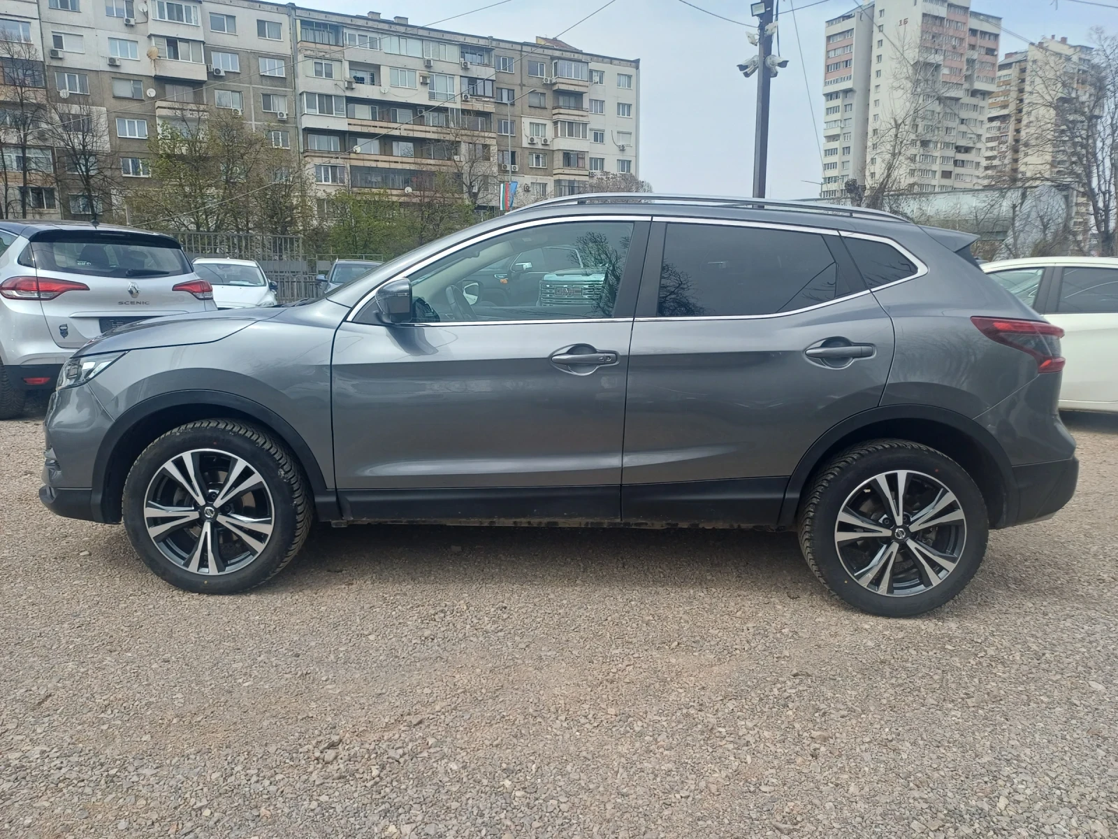 Nissan Qashqai 1.5dci, снимка 8 - Автомобили и джипове - 54193280