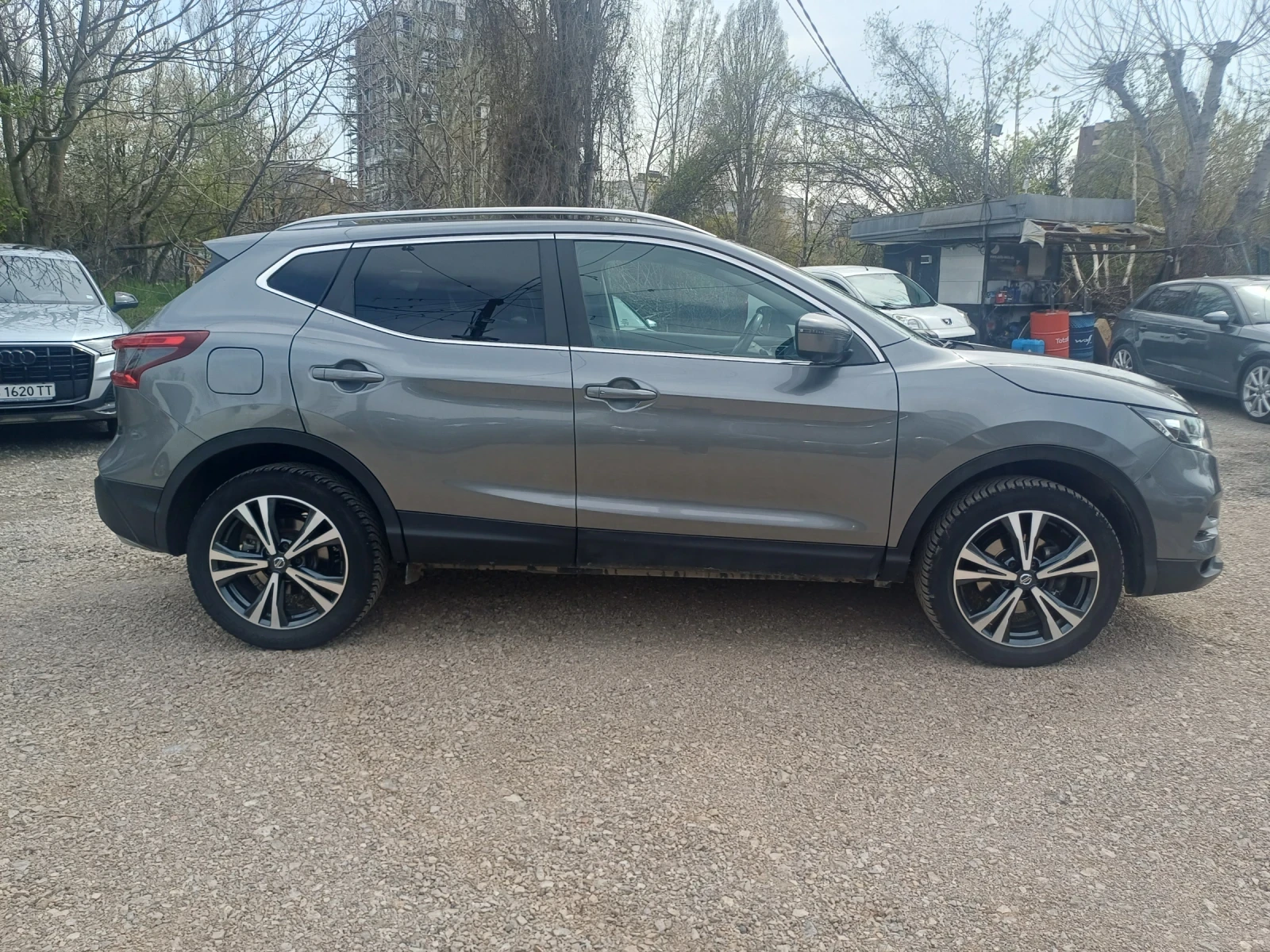 Nissan Qashqai 1.5dci, снимка 4 - Автомобили и джипове - 54193280