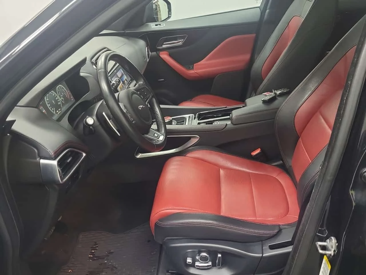 Jaguar F-PACE R SPORT| ДВА КЛЮЧА| ПАНОРАМА| ПОДГРЕВИ| CARFAX, снимка 9 - Автомобили и джипове - 54656458