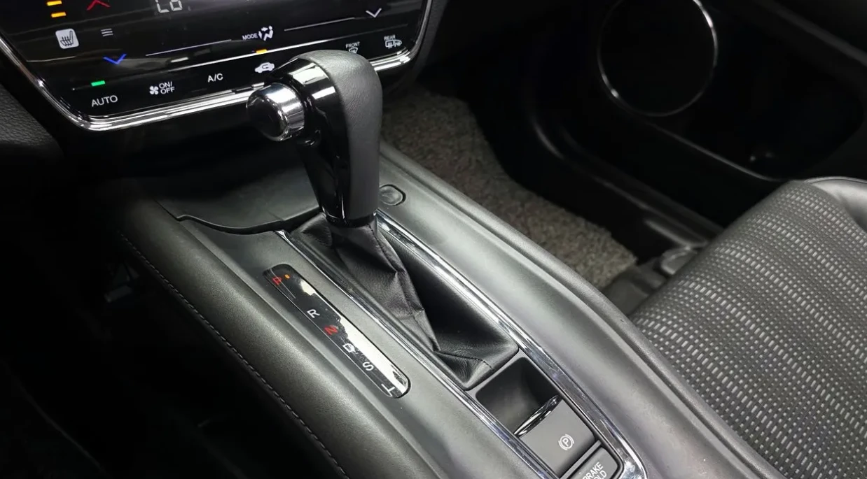 Honda Hr-v 1.8 Бензин, снимка 8 - Автомобили и джипове - 55141273