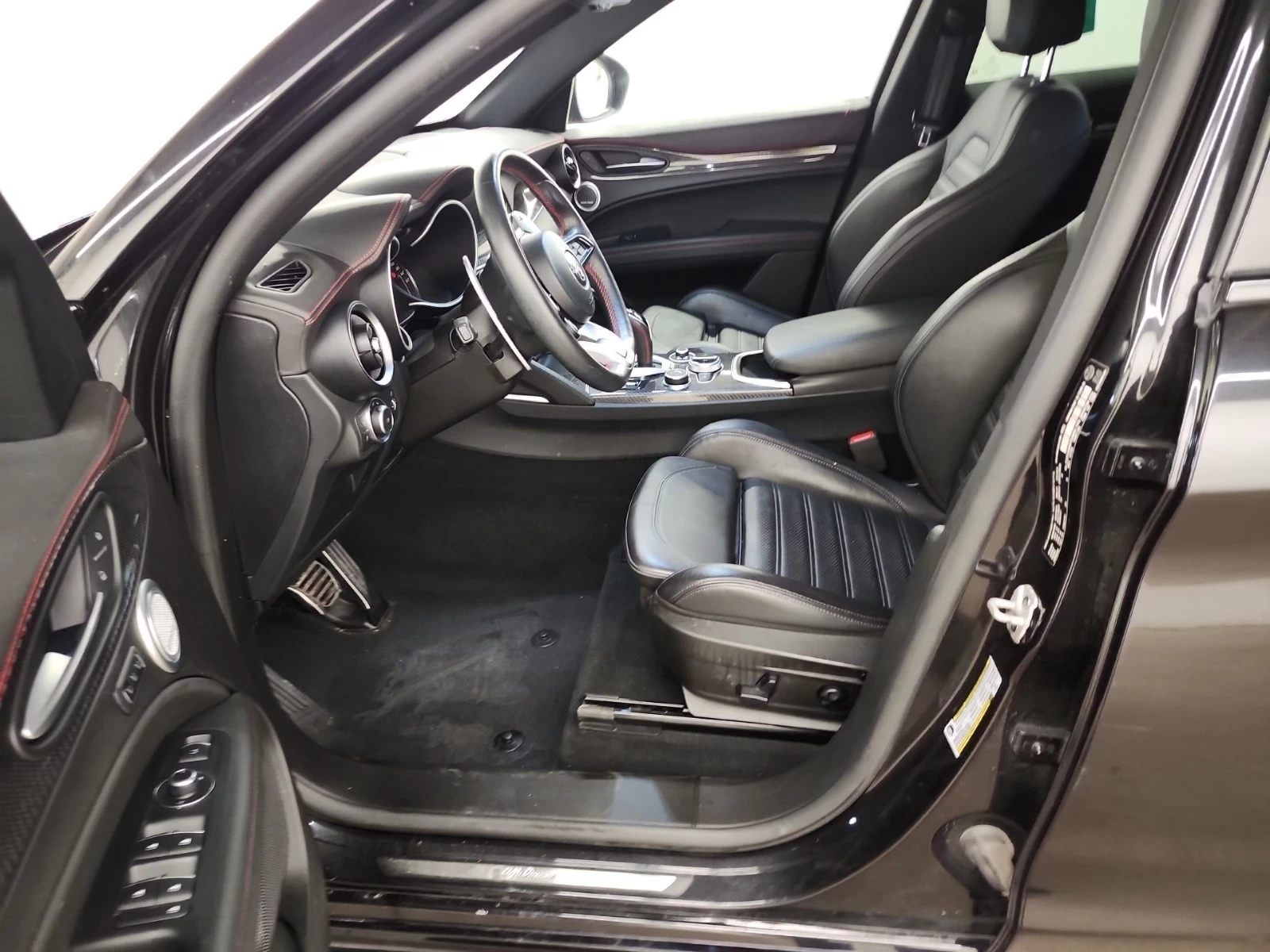 Alfa Romeo Stelvio ESTREMA * 2.0T * ПАНОРАМА * CARFAX * , снимка 7 - Автомобили и джипове - 55503535