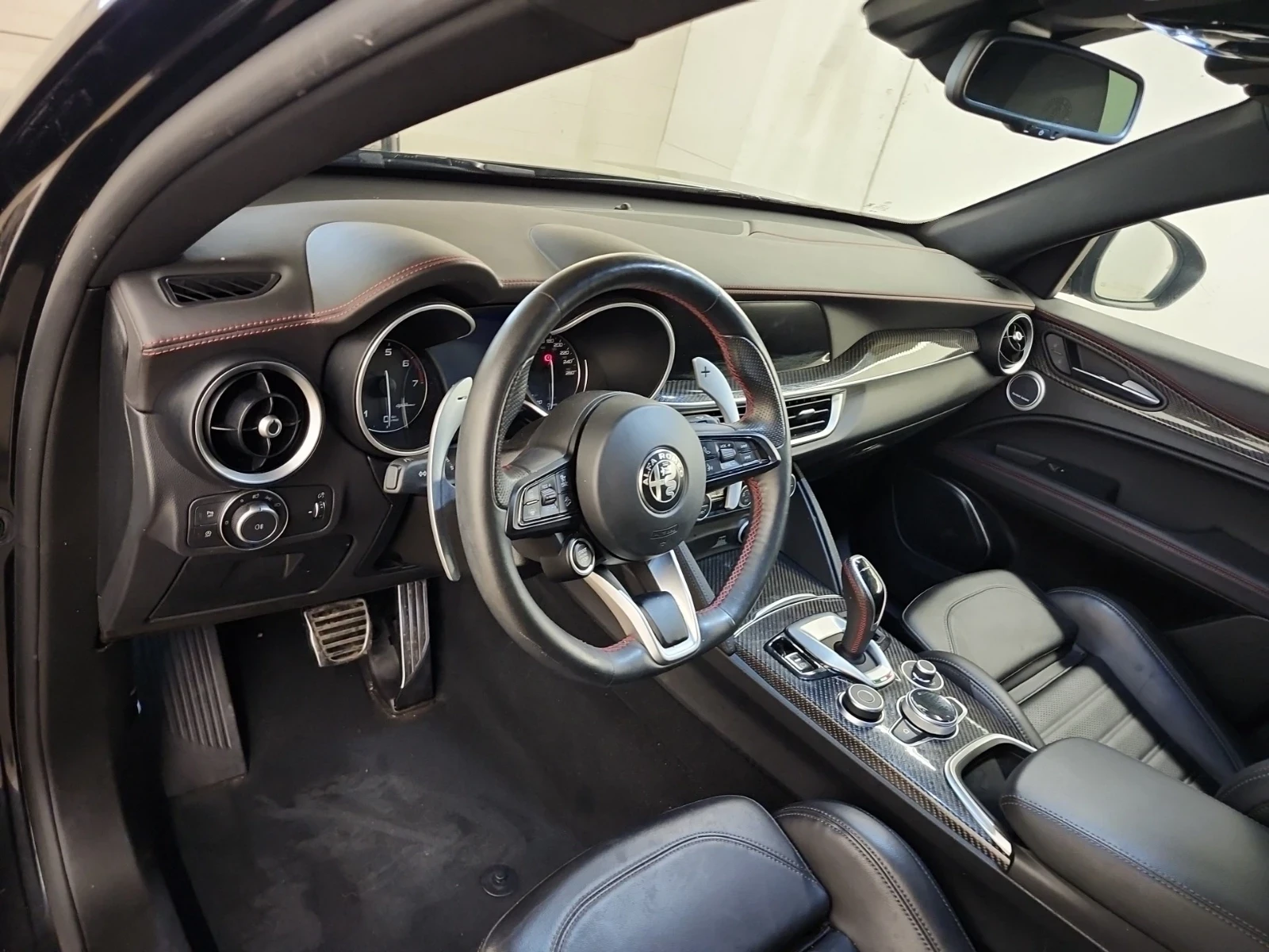 Alfa Romeo Stelvio ESTREMA * 2.0T * ПАНОРАМА * CARFAX * , снимка 8 - Автомобили и джипове - 55503535