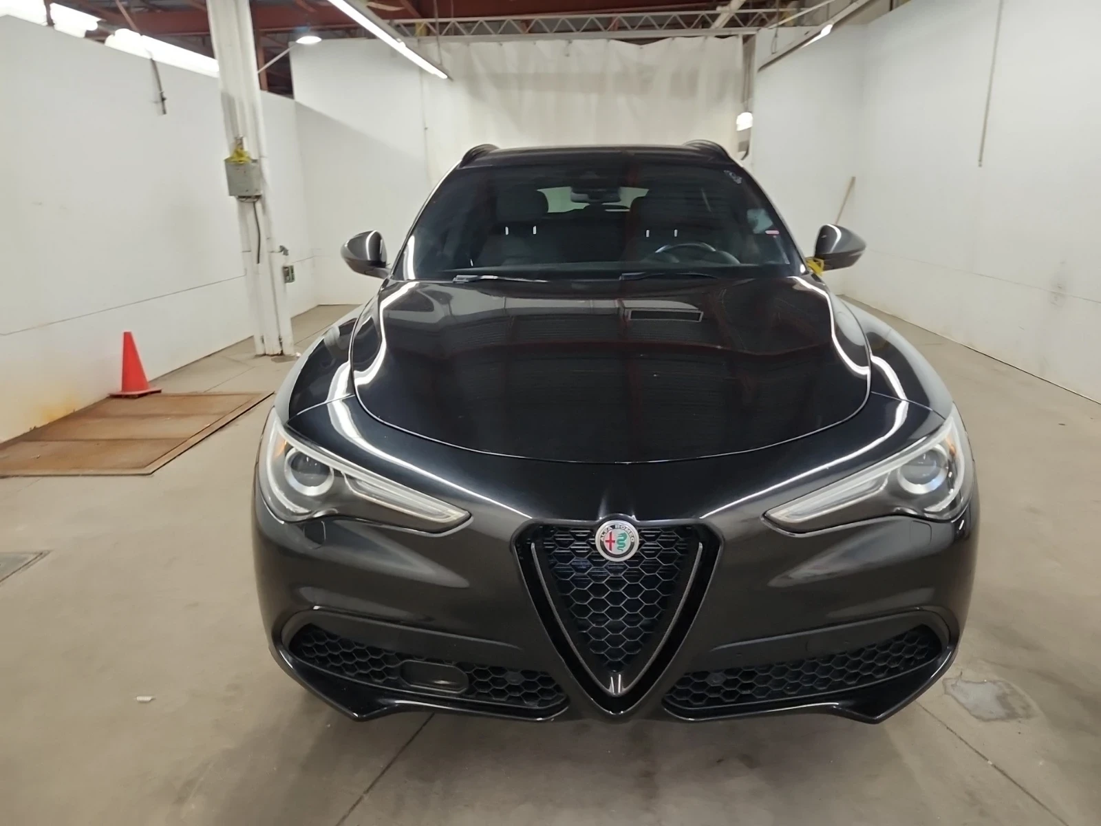 Alfa Romeo Stelvio ESTREMA * 2.0T * ПАНОРАМА * CARFAX * , снимка 2 - Автомобили и джипове - 55503535