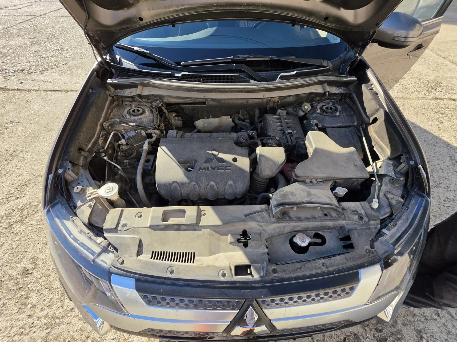 Mitsubishi Outlander, снимка 9 - Автомобили и джипове - 55942251
