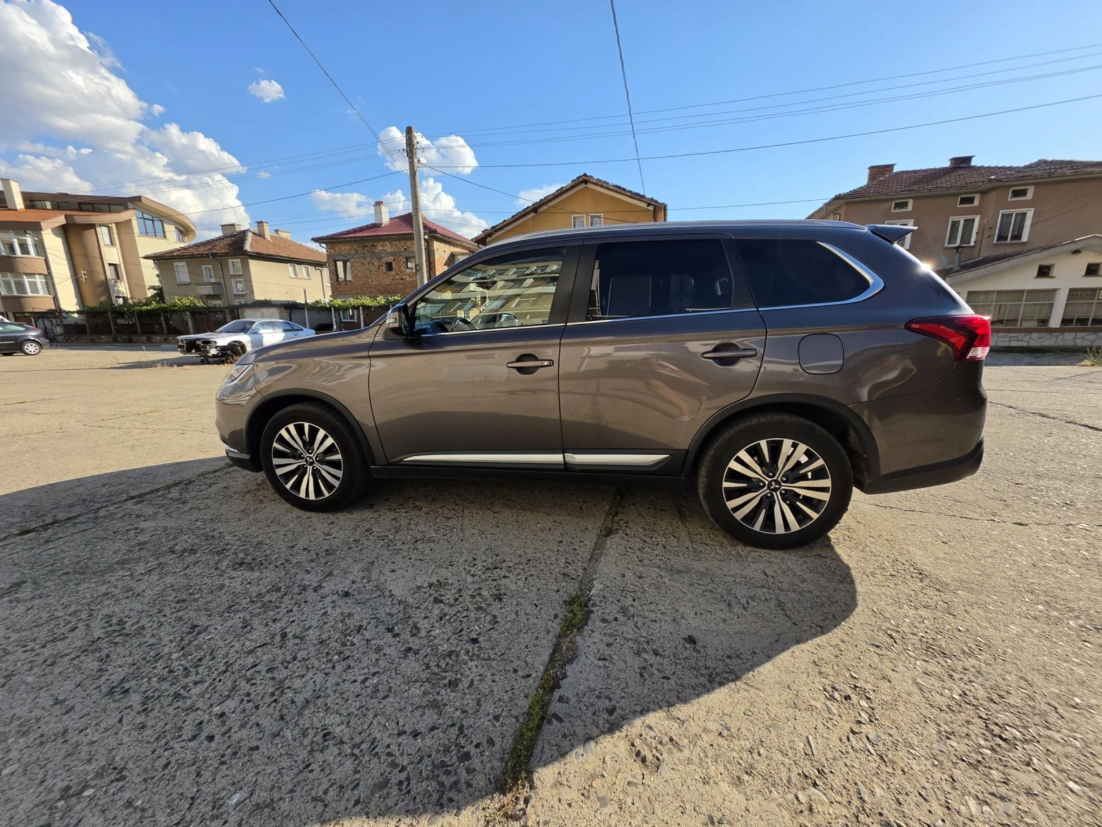 Mitsubishi Outlander, снимка 4 - Автомобили и джипове - 55942251