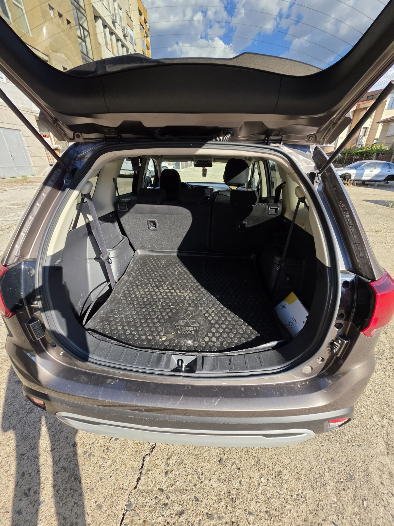 Mitsubishi Outlander, снимка 5 - Автомобили и джипове - 55942251