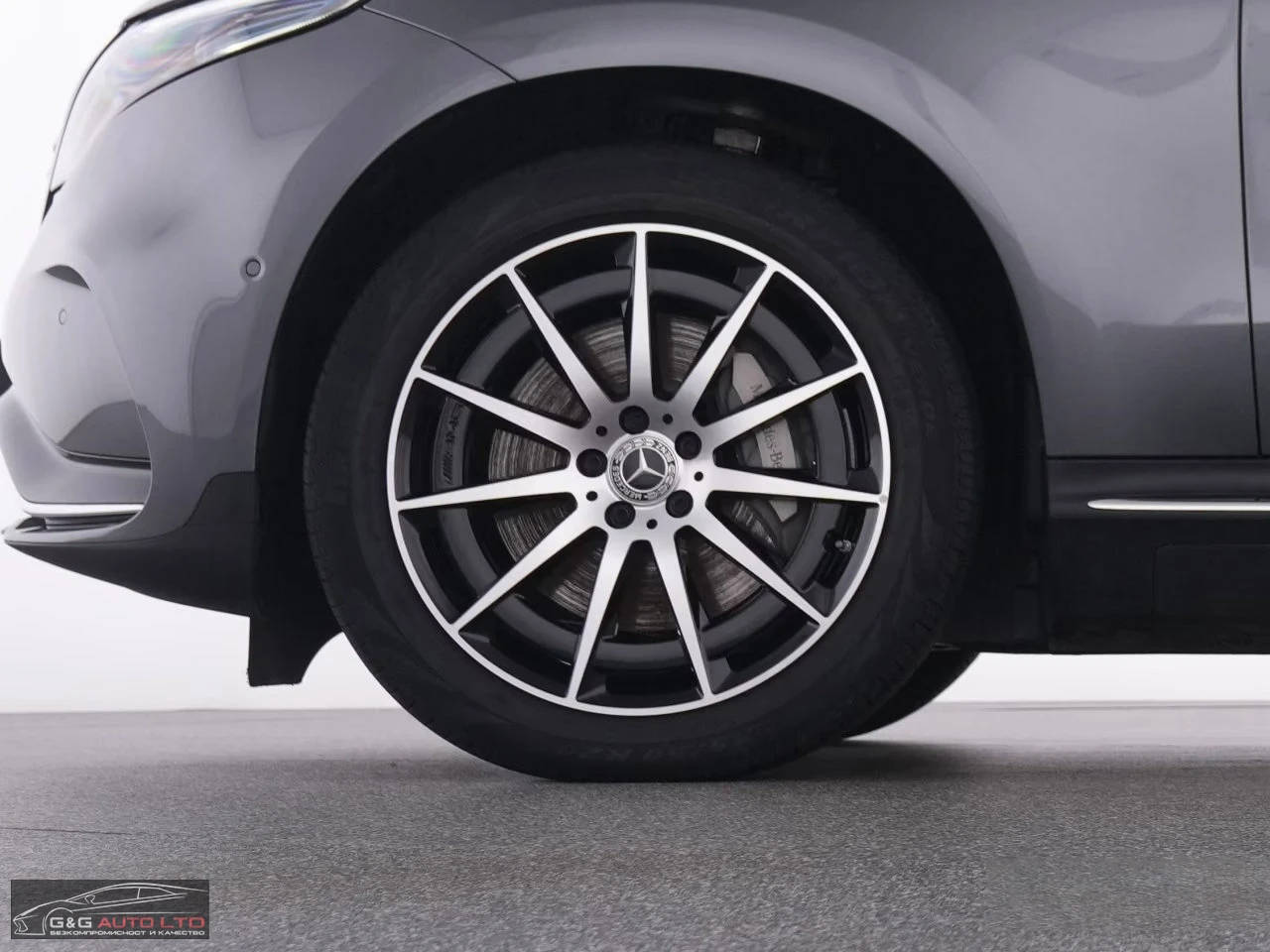 Mercedes-Benz EQC 400/408HP/4M/AMG/MBEAM/KLESS/360/20'/781z, снимка 5 - Автомобили и джипове - 56083486