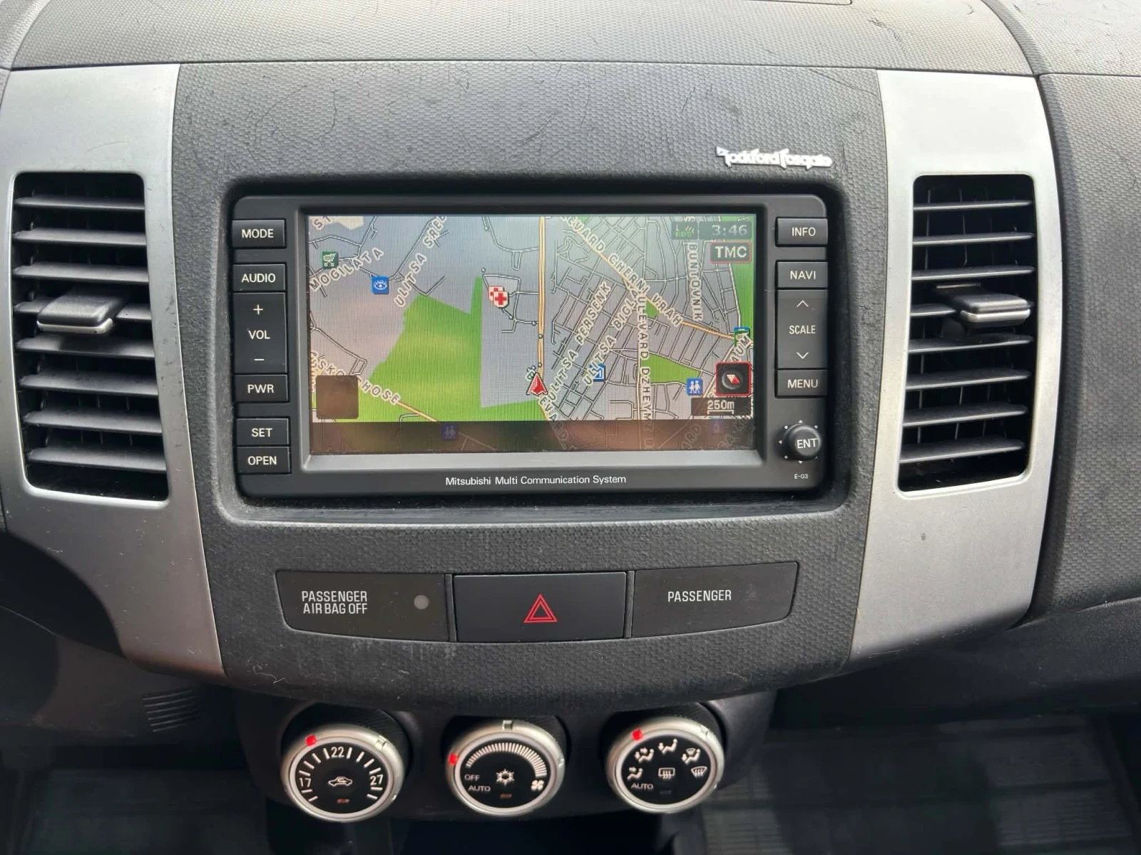 Mitsubishi Outlander, снимка 15 - Автомобили и джипове - 56547358