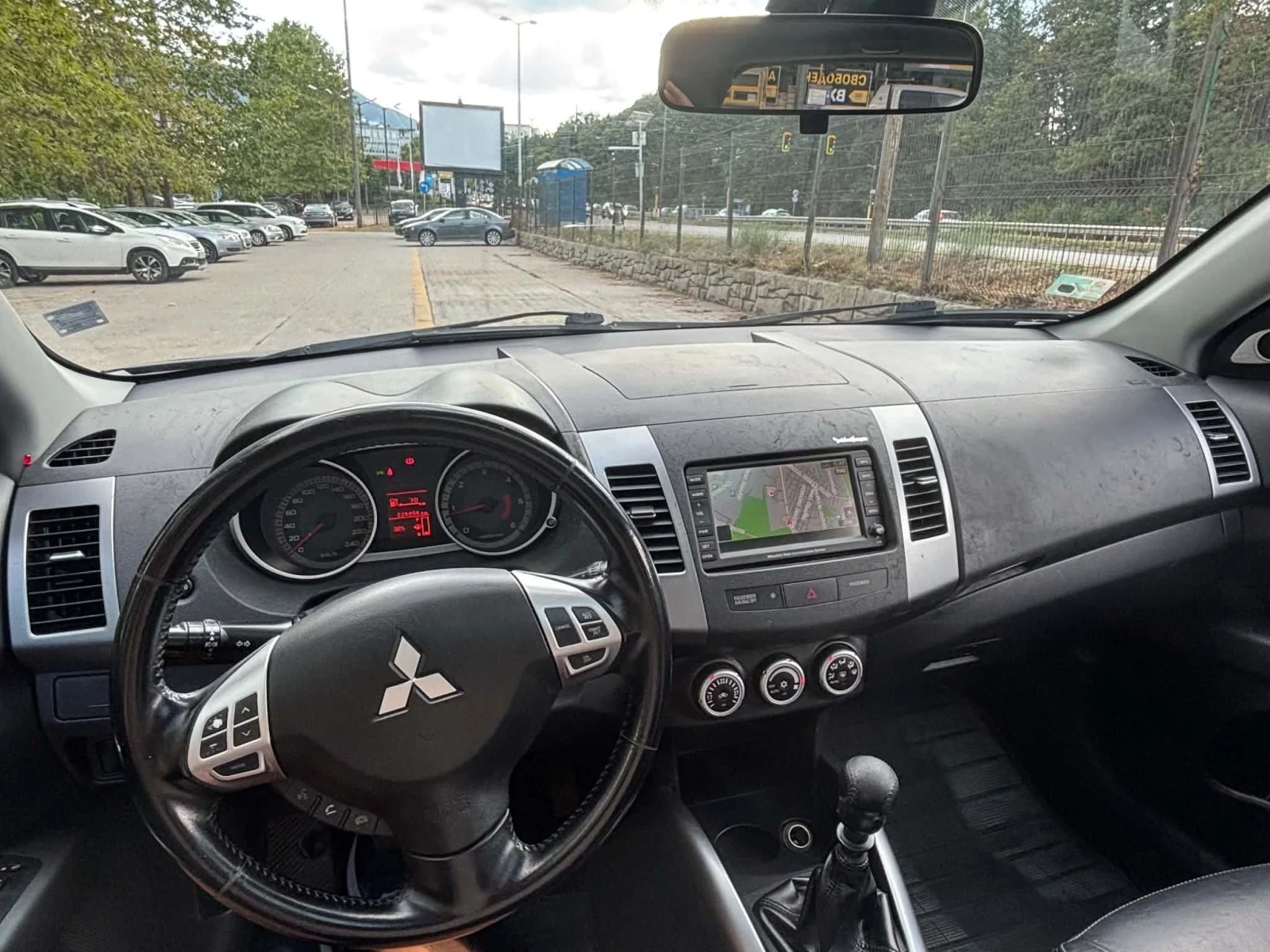 Mitsubishi Outlander, снимка 9 - Автомобили и джипове - 56547358