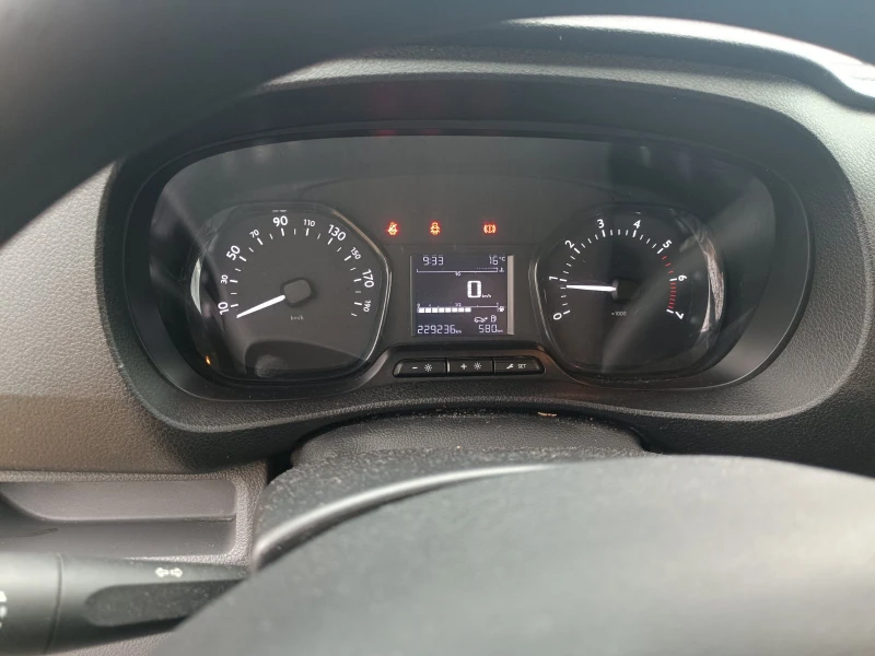 Toyota Proace дълга база, снимка 9 - Бусове и автобуси - 52732207