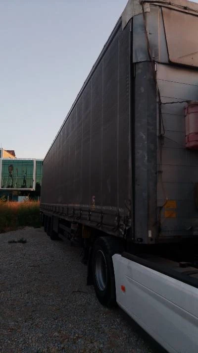 Полуремарке Schmitz Cargobull Varios с повдигащ се таван (механично), снимка 7 - Ремаркета - 52934330