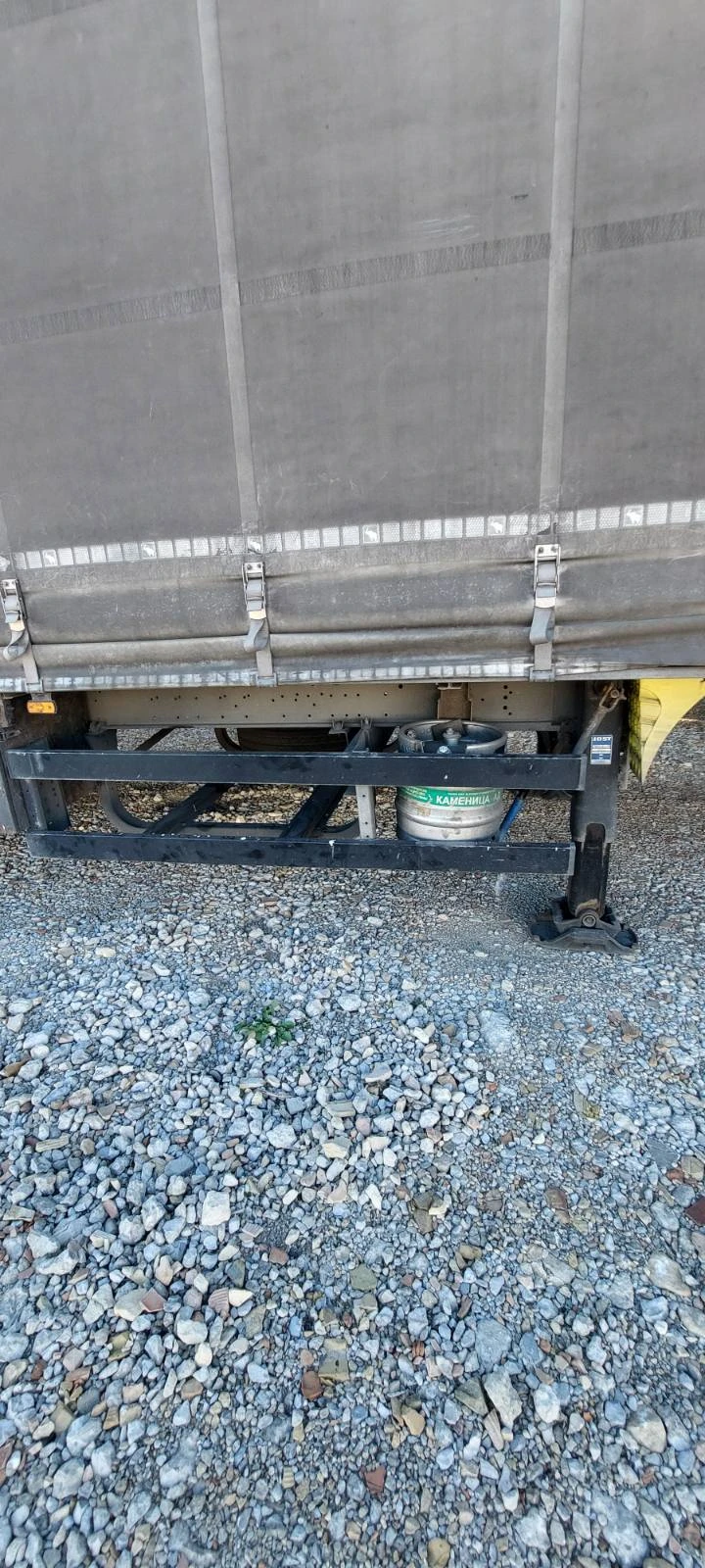 Полуремарке Schmitz Cargobull Varios с повдигащ се таван (механично), снимка 9 - Ремаркета - 52934330