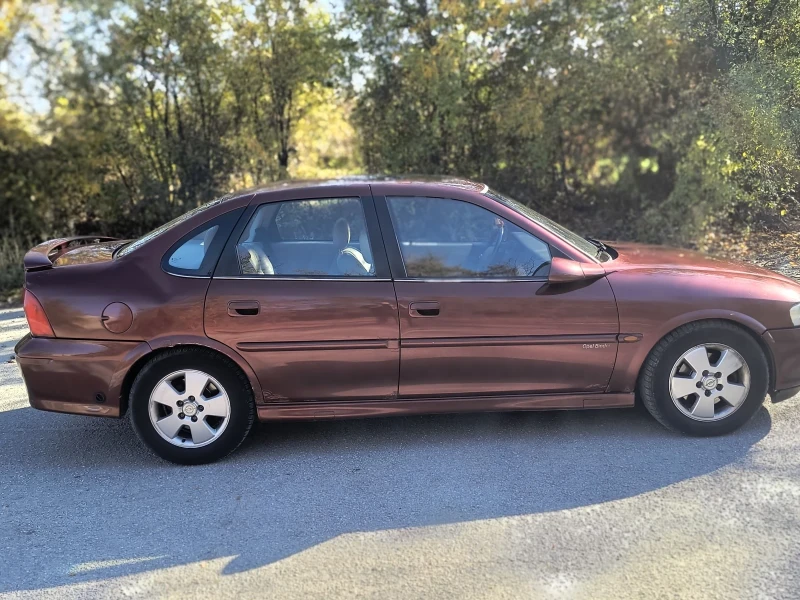 Opel Vectra 1.8 16v, снимка 2 - Автомобили и джипове - 47831906