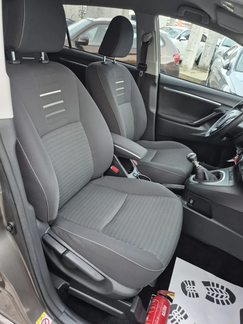 Toyota Verso 1.6i+ Navi+ kamera, снимка 10 - Автомобили и джипове - 53263597