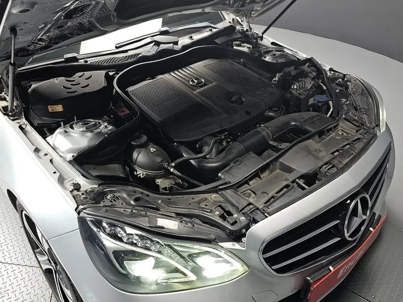Mercedes-Benz E 220, снимка 6 - Автомобили и джипове - 52872682