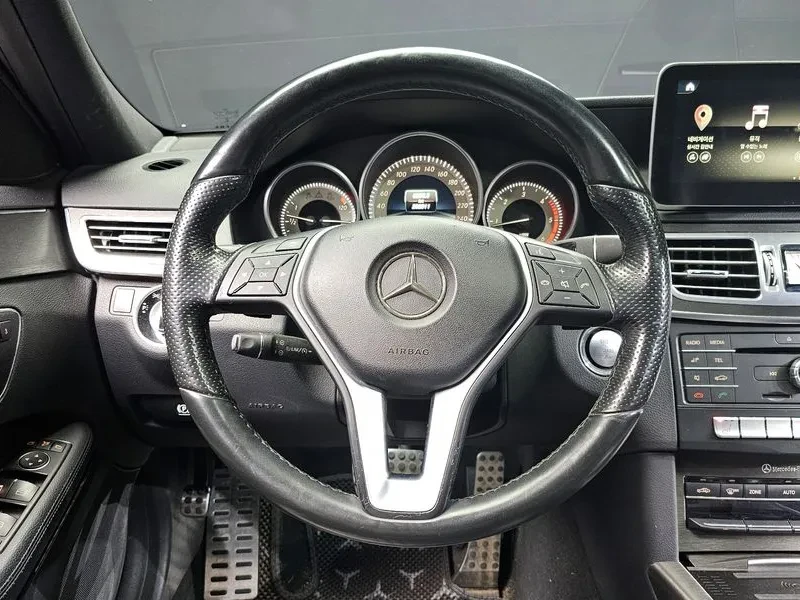 Mercedes-Benz E 220, снимка 13 - Автомобили и джипове - 52872682