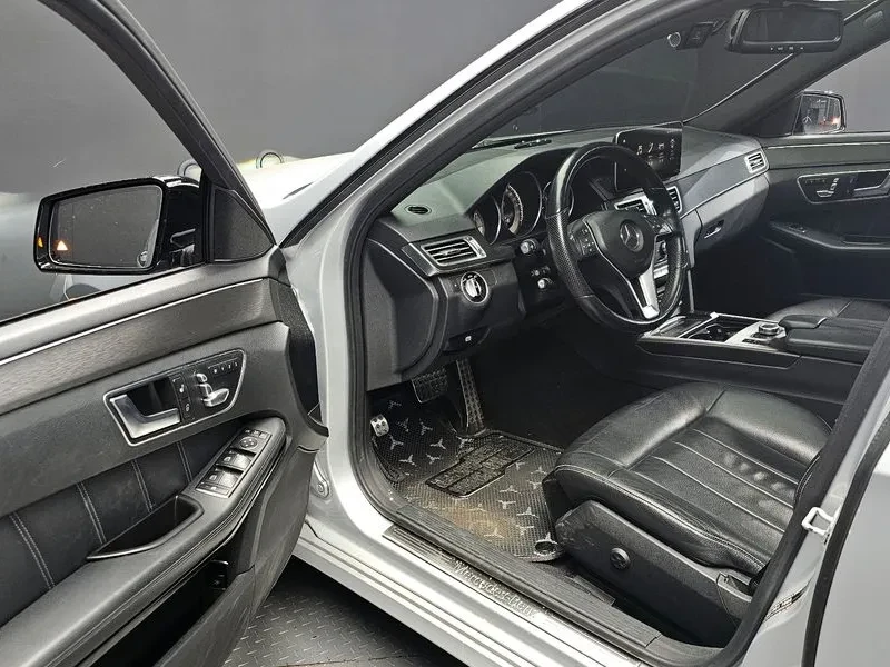 Mercedes-Benz E 220, снимка 11 - Автомобили и джипове - 52872682