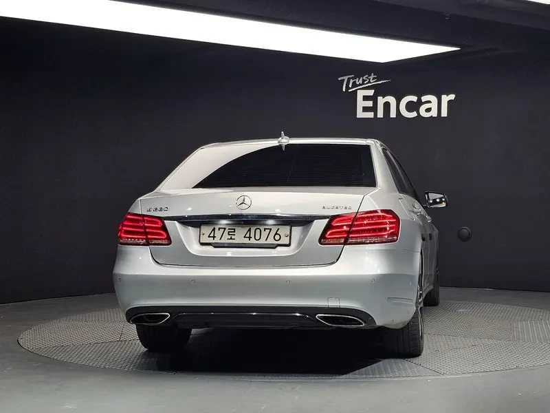 Mercedes-Benz E 220, снимка 4 - Автомобили и джипове - 52872682