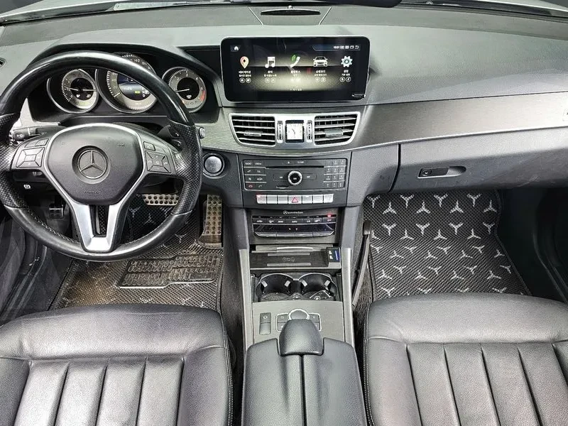 Mercedes-Benz E 220, снимка 7 - Автомобили и джипове - 52872682