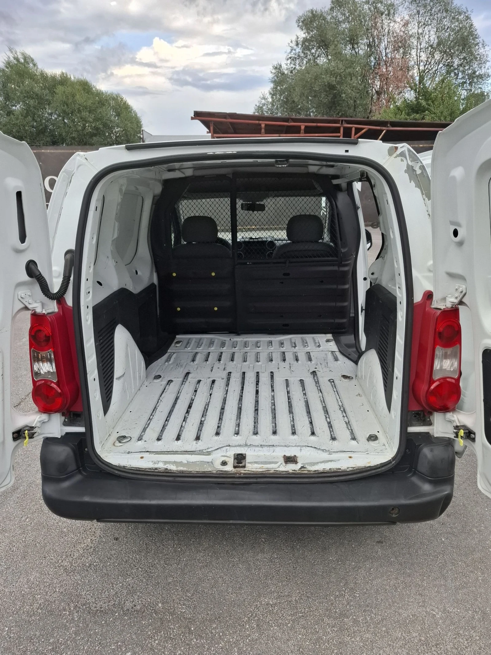 Citroen Berlingo 1.6HDI 90к.с - изображение 10