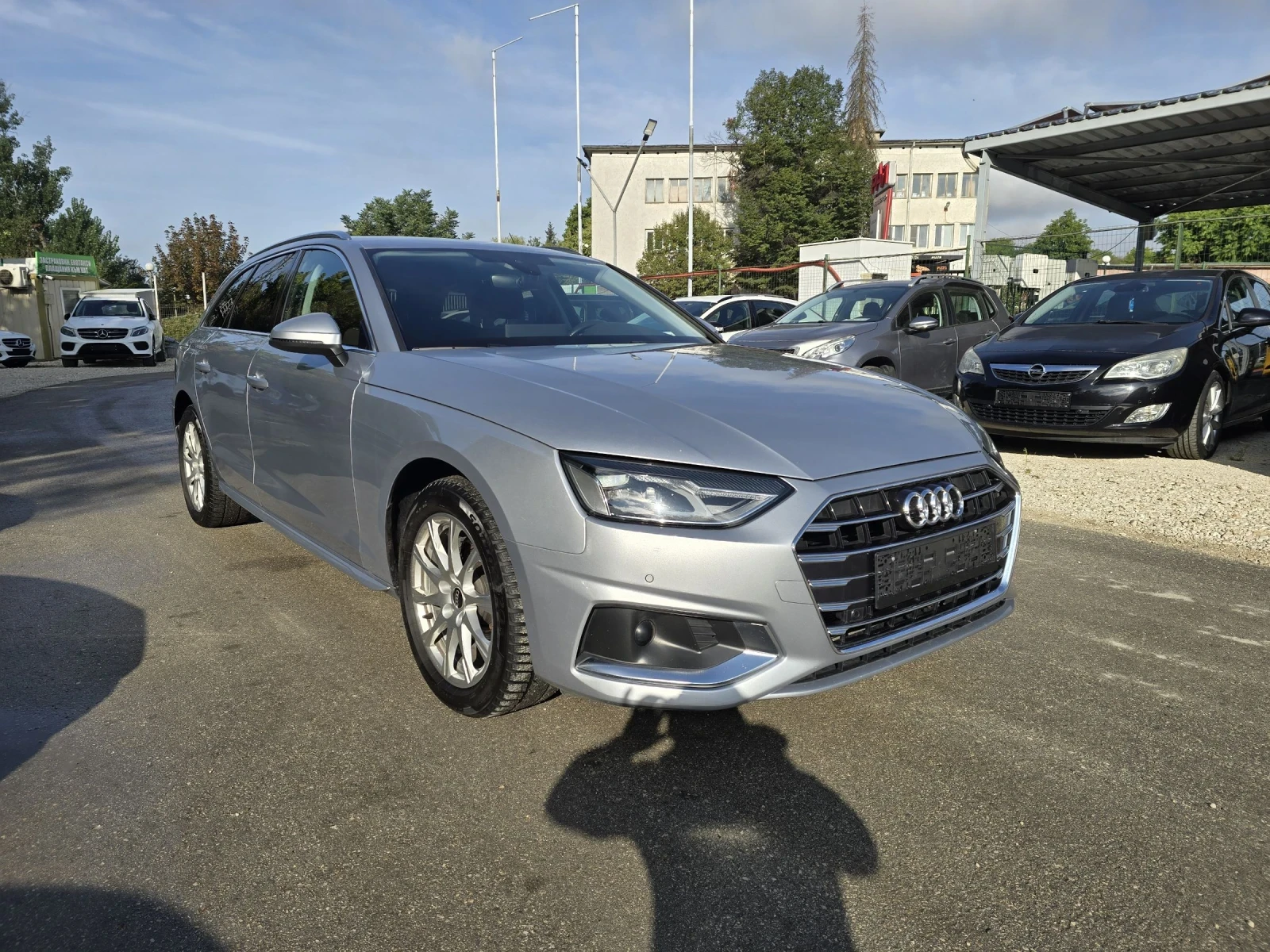Audi A4 2.0TDI 163 DISTRONIC KEYLESS GO Топ състояние  - изображение 2
