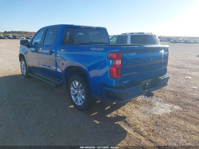 Chevrolet Silverado 1500 4WD SHORT BED * CARFAX*  - изображение 3