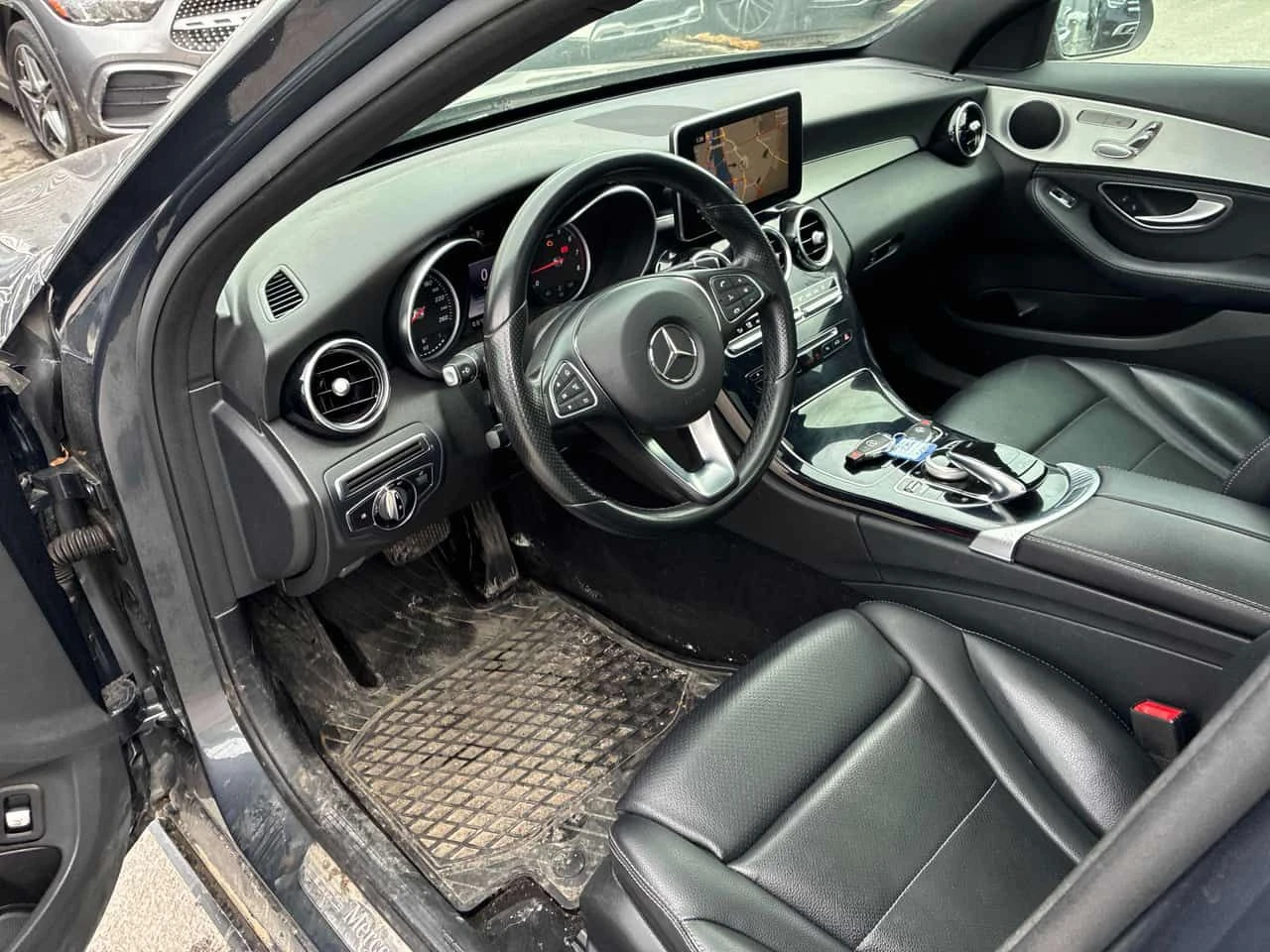 Mercedes-Benz C 300 * CARFAX * 2 КЛЮЧА * ПОДГРЕВИ * NAVI, снимка 5 - Автомобили и джипове - 53940708