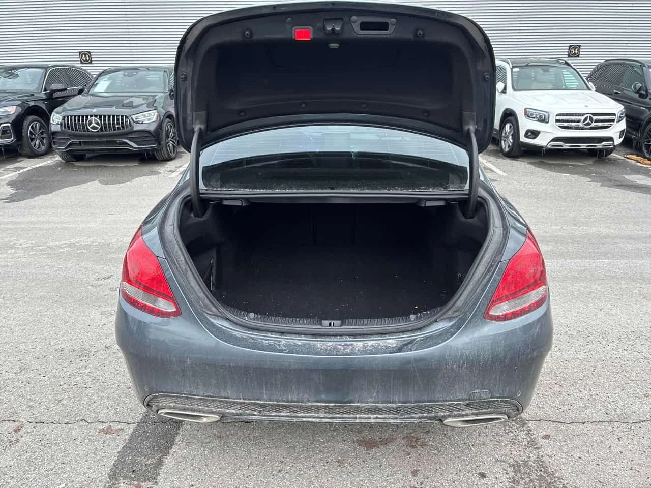 Mercedes-Benz C 300 * CARFAX * 2 КЛЮЧА * ПОДГРЕВИ * NAVI, снимка 13 - Автомобили и джипове - 53940708