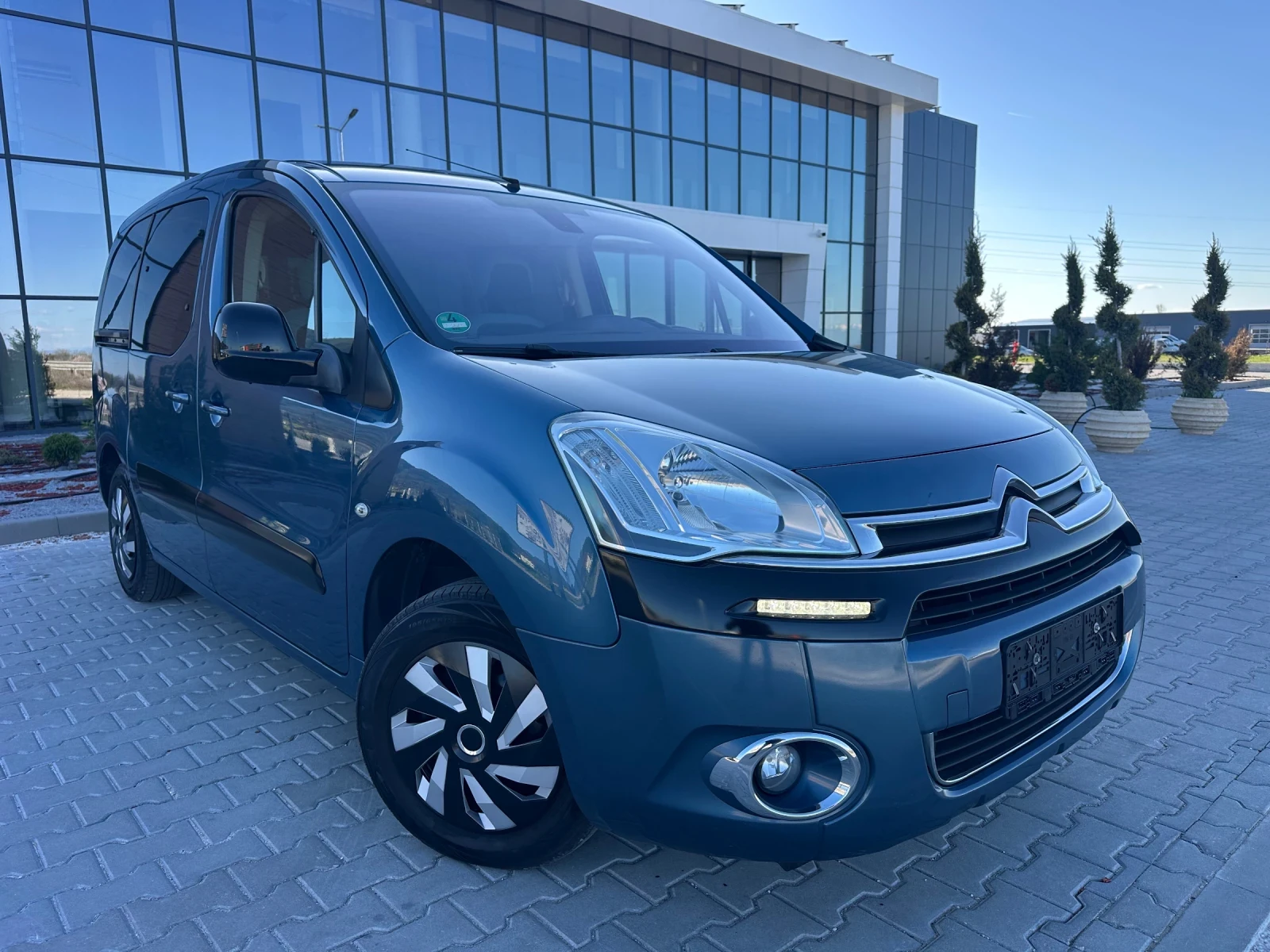 Citroen Berlingo 1.6HDi/92Кс/MULTiSPACE/FACELiFT/LED/ГЕРМАНИЯ, снимка 2 - Автомобили и джипове - 54154082