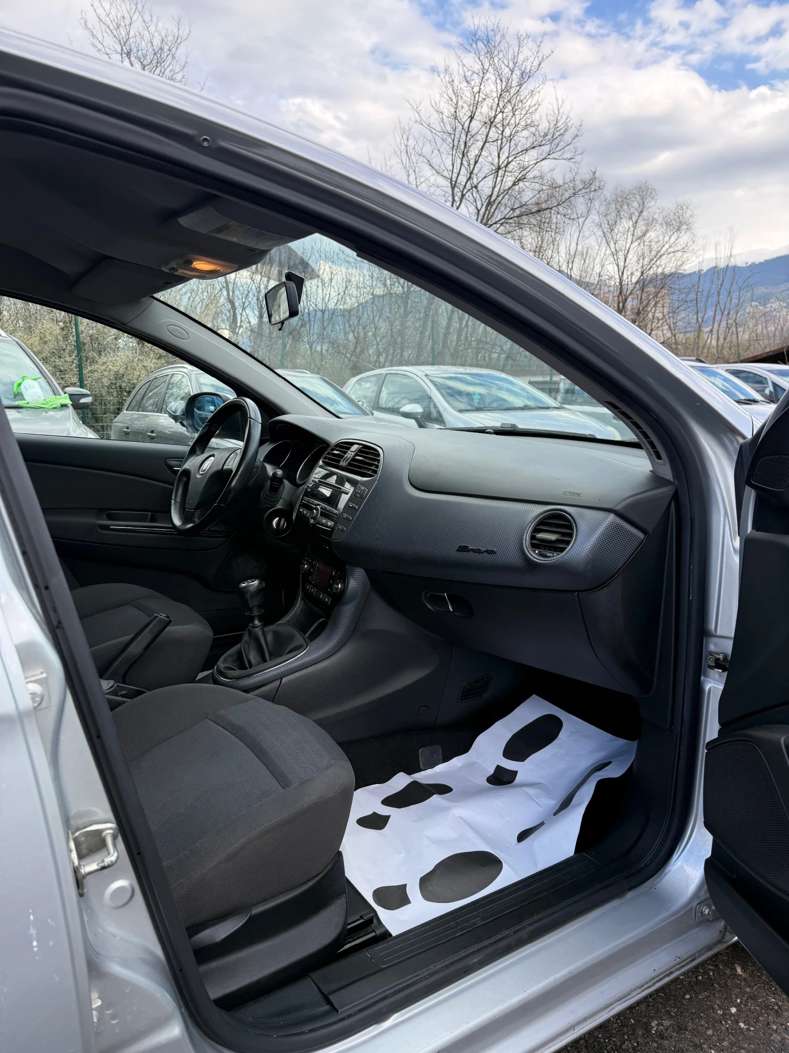 Fiat Bravo 1.4i 90hp Климатроник Само130к км! , снимка 8 - Автомобили и джипове - 54190090