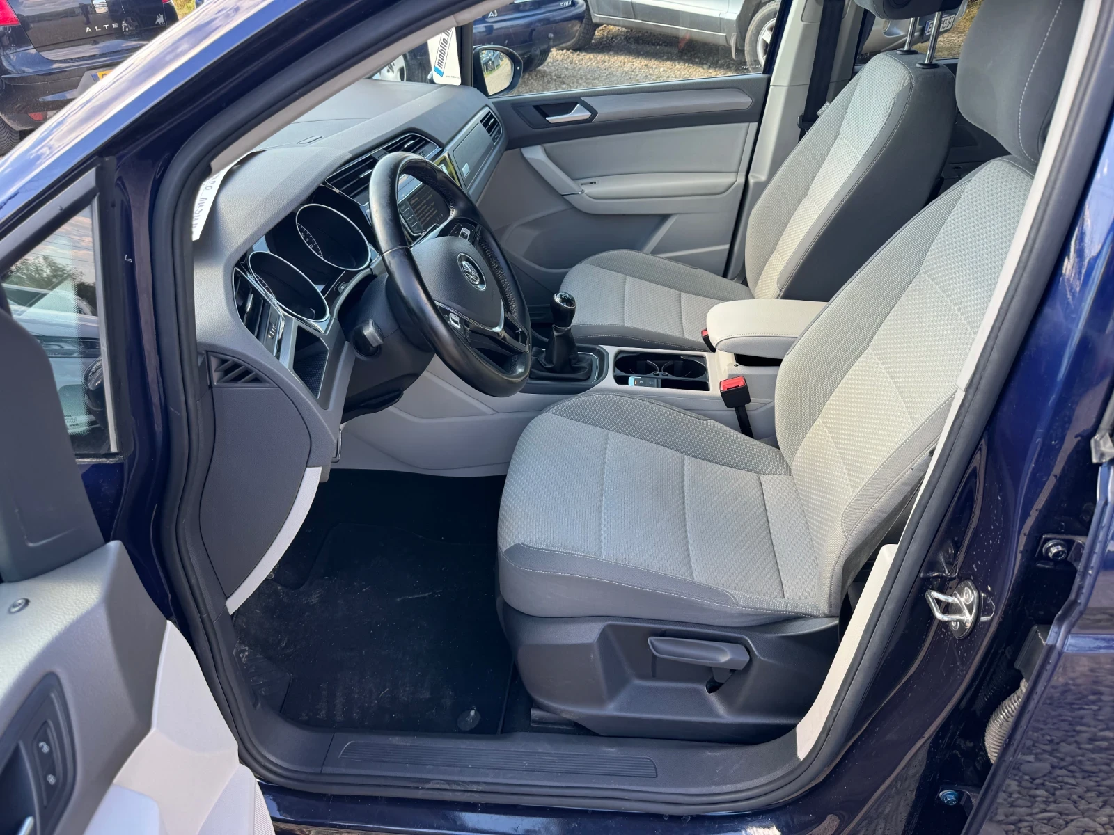 VW Touran 1 собственик-уникат Купи сега Топ цена, снимка 14 - Автомобили и джипове - 54284101