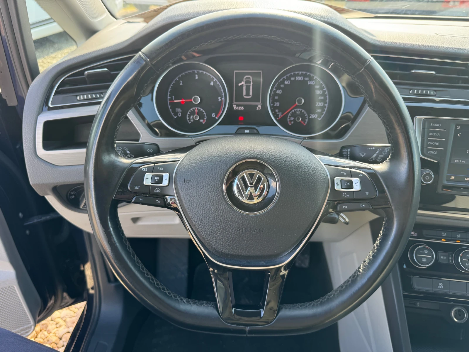 VW Touran 1 собственик-уникат Купи сега Топ цена, снимка 16 - Автомобили и джипове - 54284101