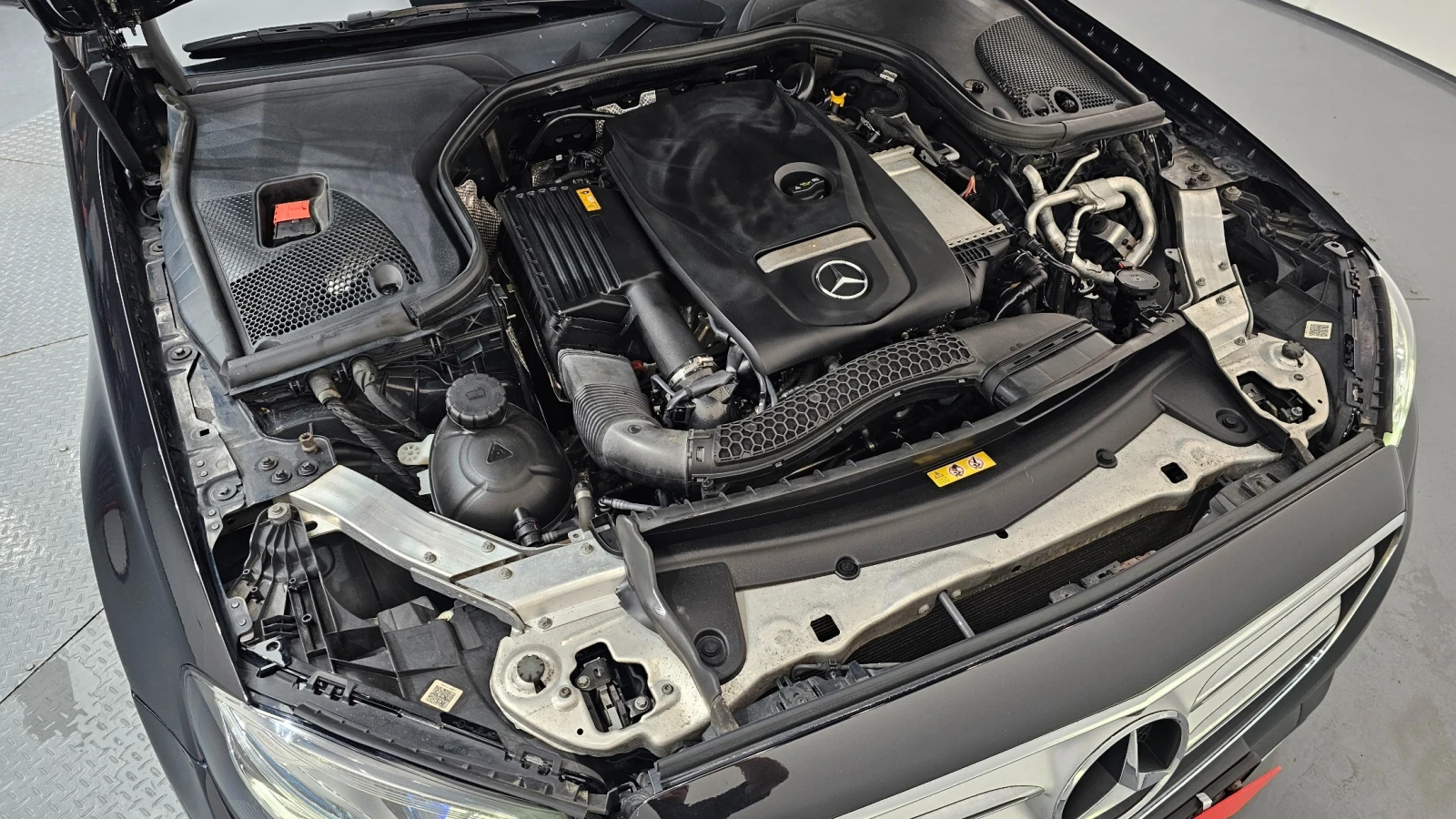 Mercedes-Benz E 300 4MATIC Avantgarde, снимка 6 - Автомобили и джипове - 55523376