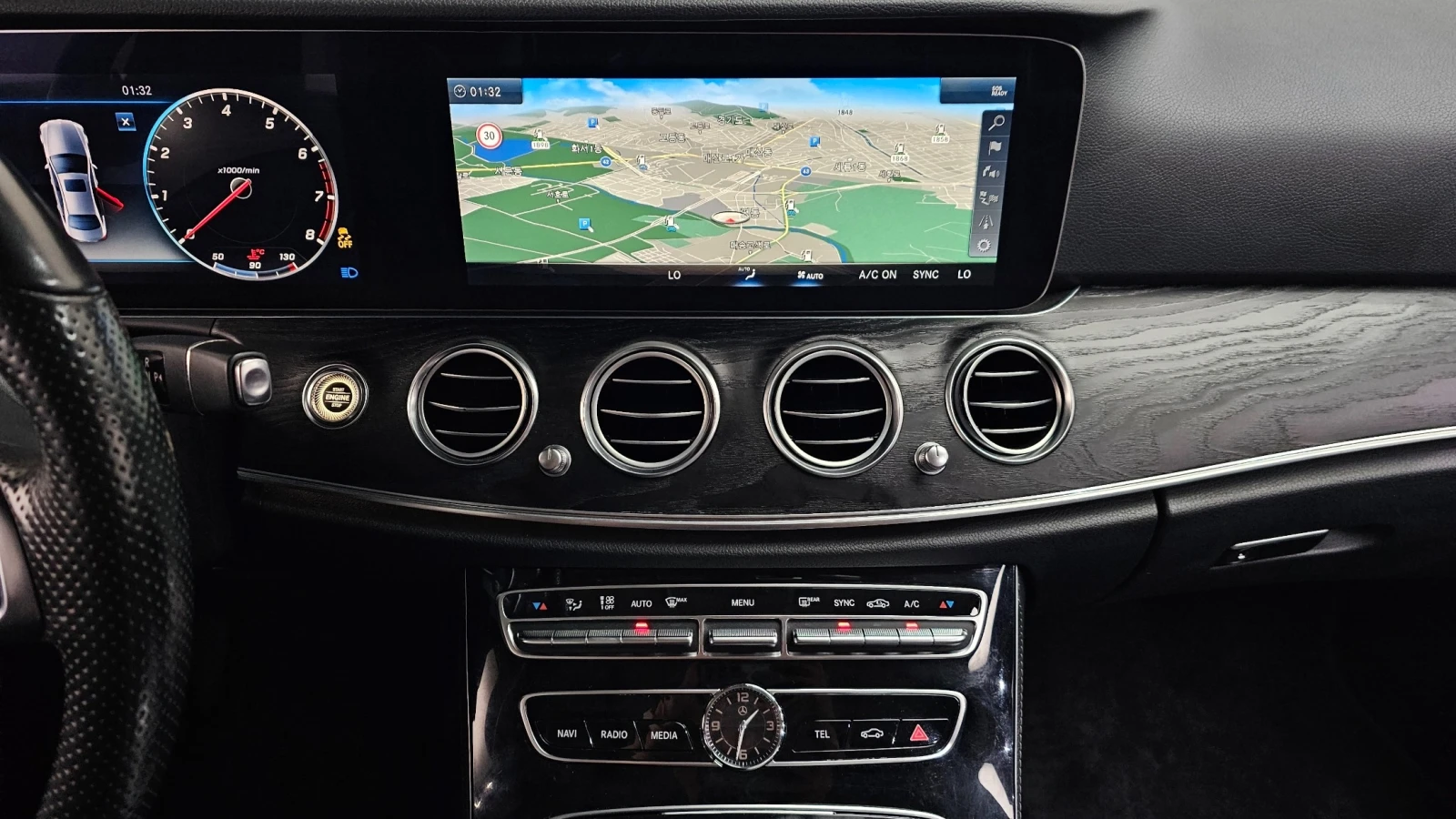 Mercedes-Benz E 300 4MATIC Avantgarde, снимка 12 - Автомобили и джипове - 55523376