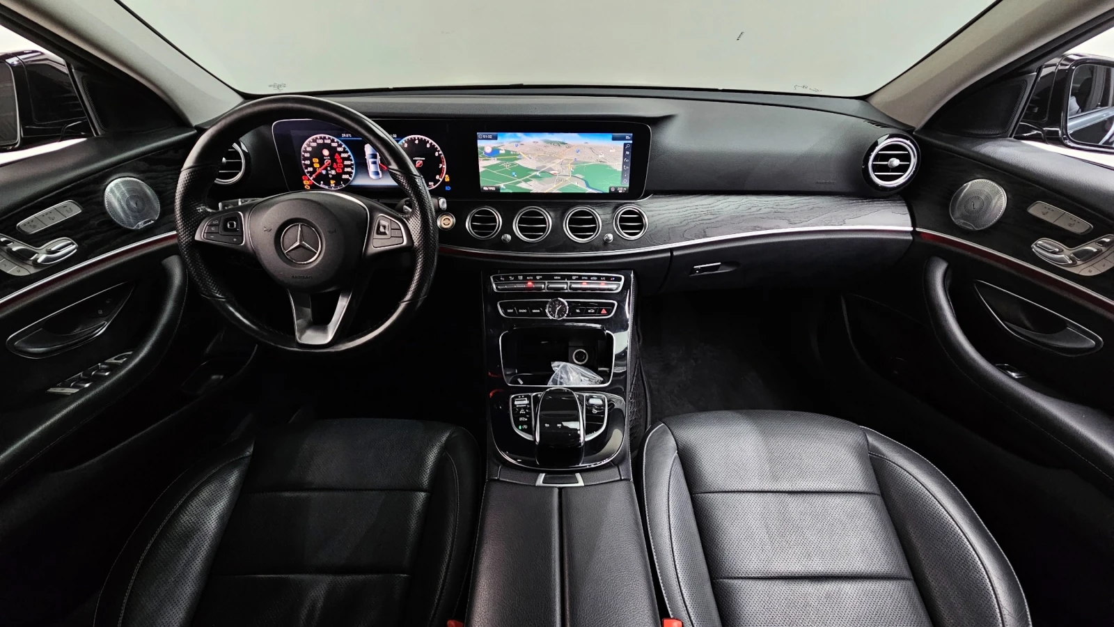 Mercedes-Benz E 300 4MATIC Avantgarde, снимка 7 - Автомобили и джипове - 55523376