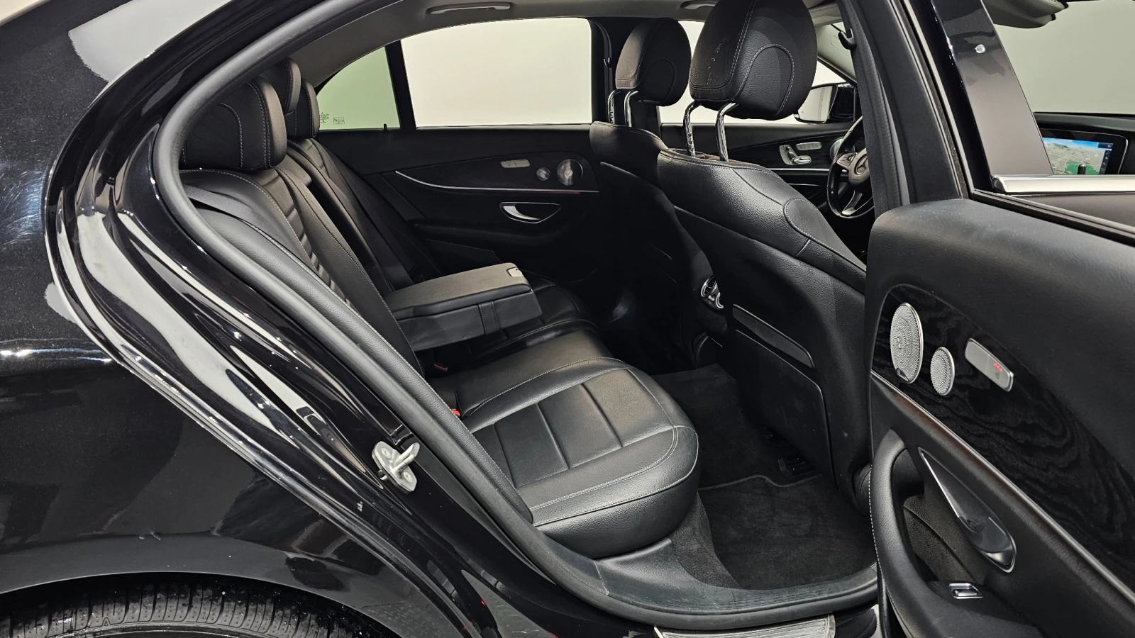 Mercedes-Benz E 300 4MATIC Avantgarde, снимка 10 - Автомобили и джипове - 55523376