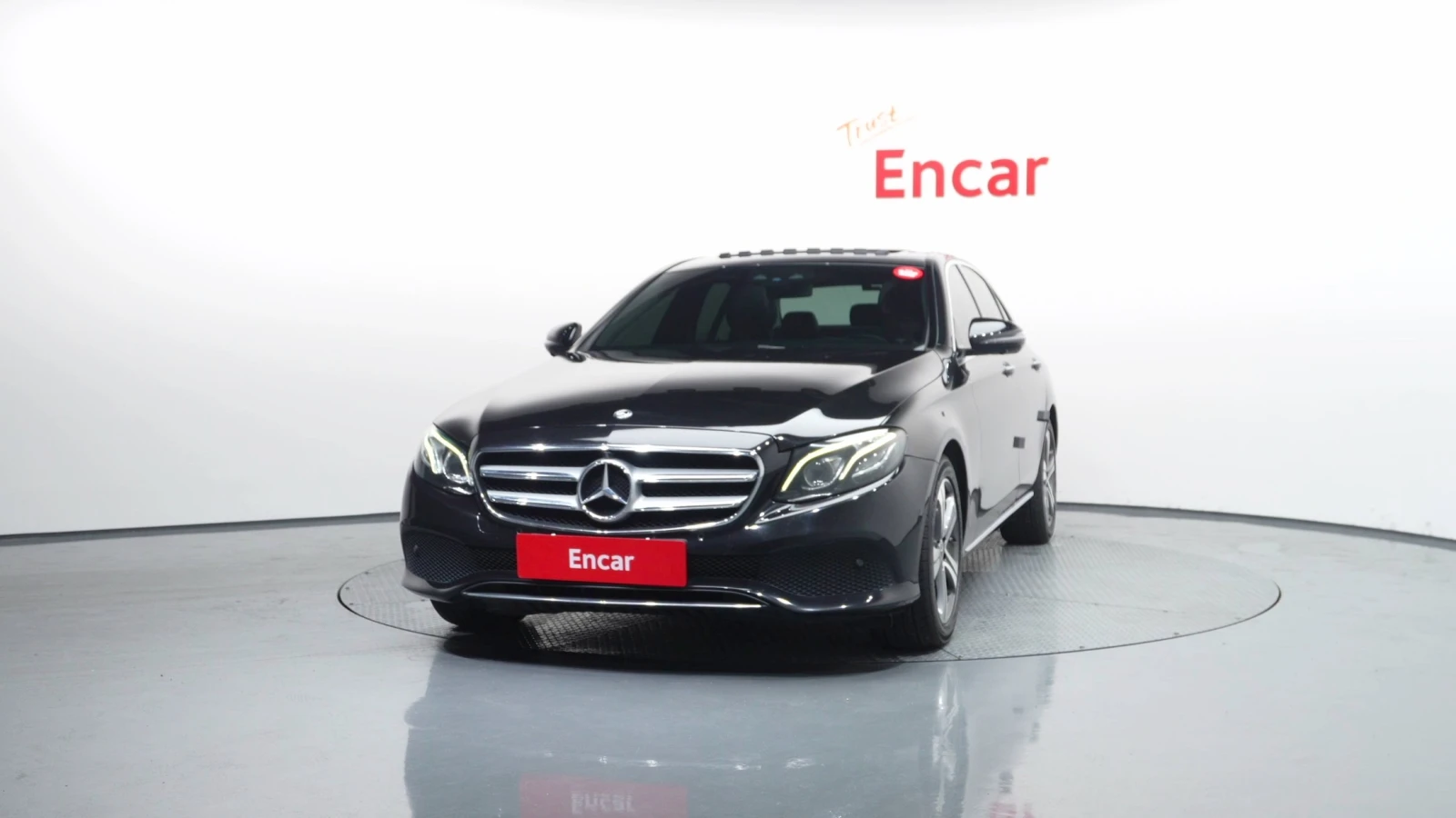 Mercedes-Benz E 300 4MATIC Avantgarde, снимка 3 - Автомобили и джипове - 55523376