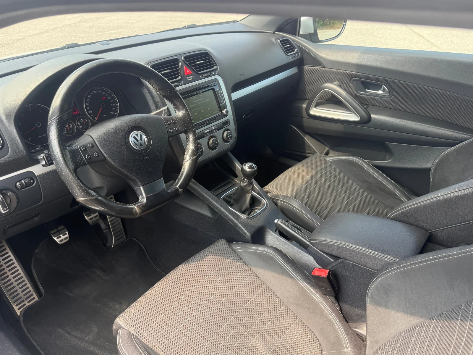 VW Scirocco 2.0TSI, снимка 10 - Автомобили и джипове - 55989496