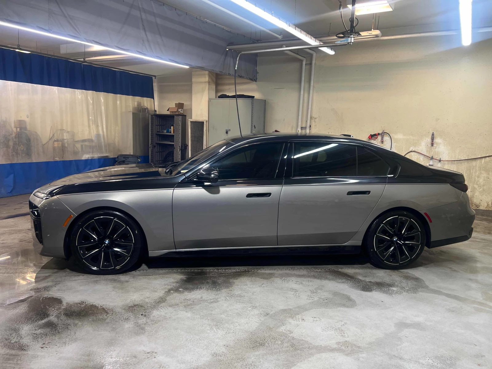 BMW 760 Bowers & Wilkins Diamond* Sky Lounge, снимка 4 - Автомобили и джипове - 56021347