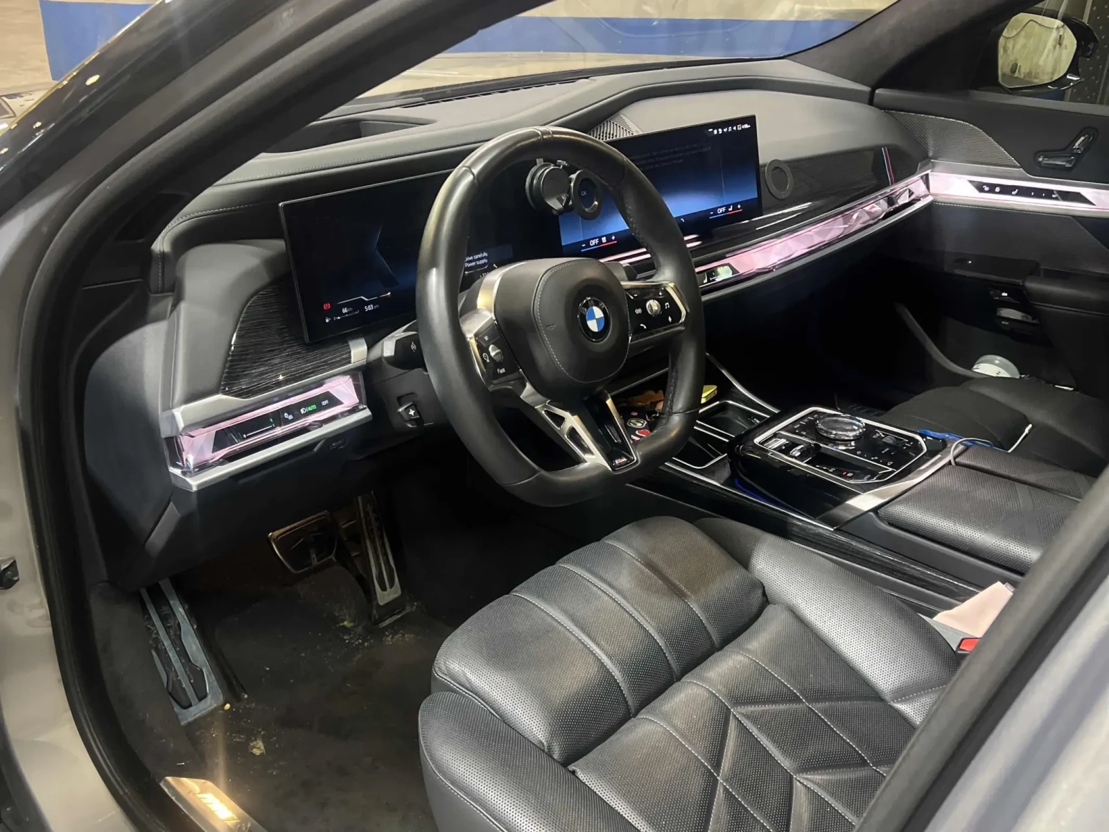 BMW 760 Bowers & Wilkins Diamond* Sky Lounge, снимка 6 - Автомобили и джипове - 56021347