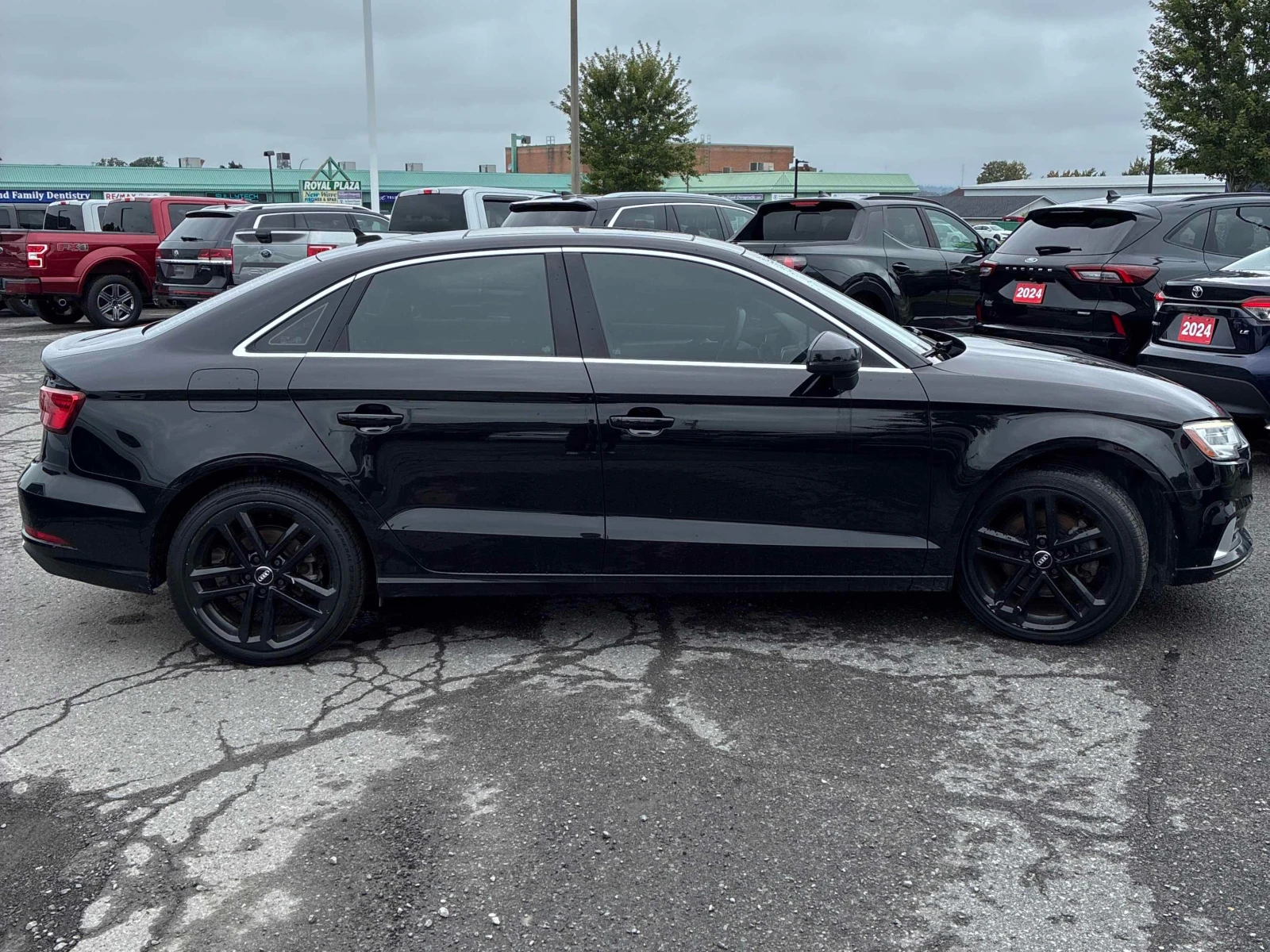 Audi A3 * Komfort * CARFAX * БЕЗ ПЪРВОНАЧАЛНА ВНОСКА, снимка 3 - Автомобили и джипове - 56056574
