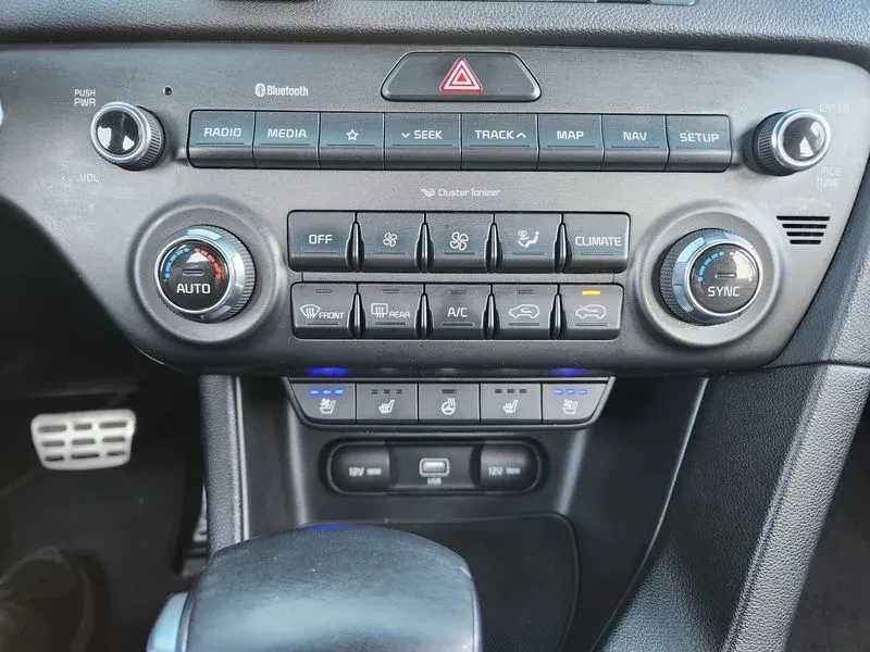 Kia Sportage 2.0 2Wd Prestige, снимка 14 - Автомобили и джипове - 55937638