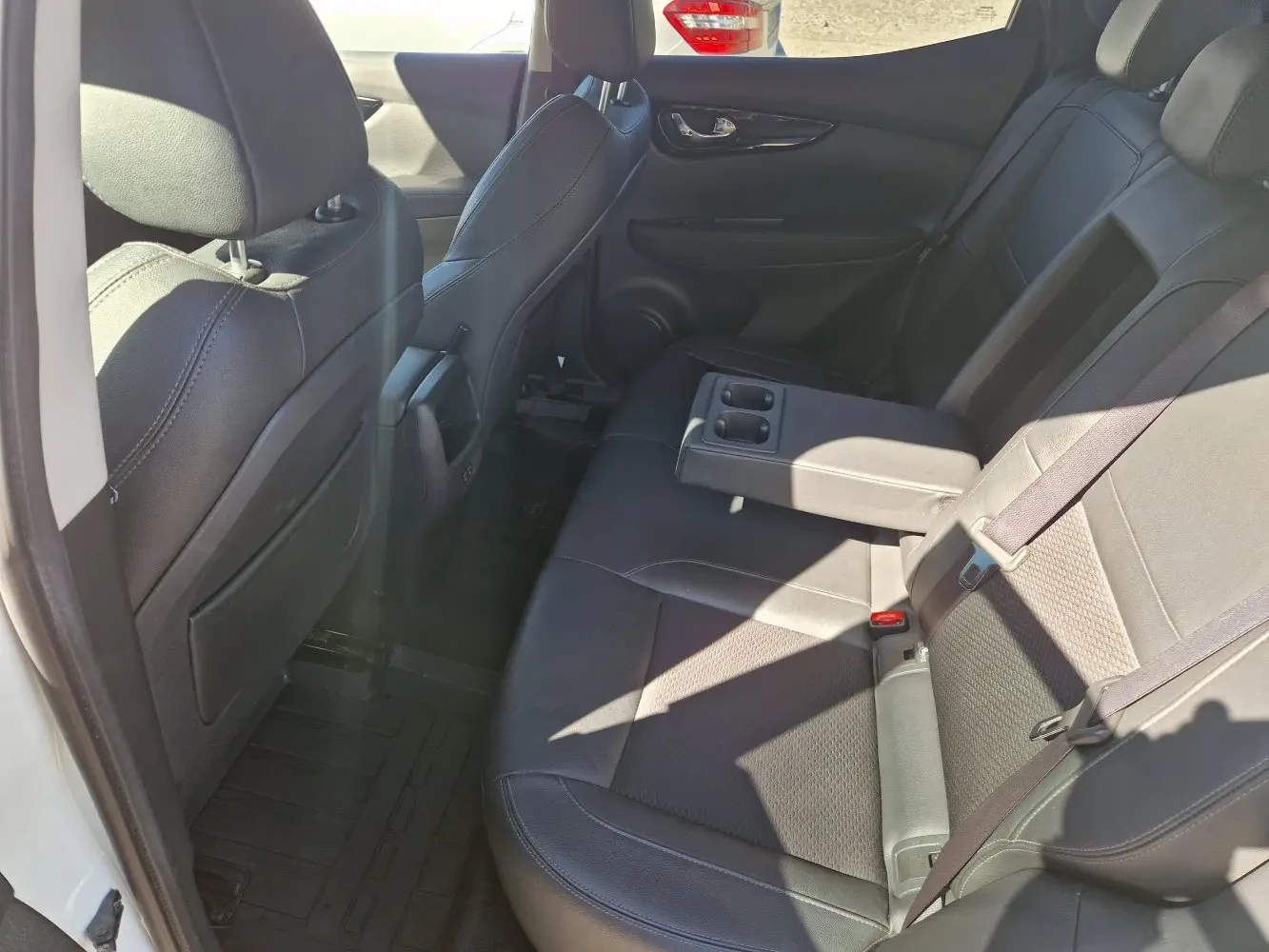 Nissan Qashqai, снимка 8 - Автомобили и джипове - 53839533