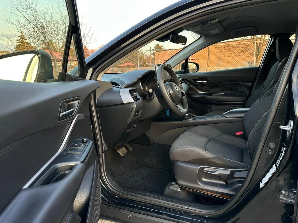 Toyota C-HR  Nightshade FWD, снимка 10 - Автомобили и джипове - 54221174