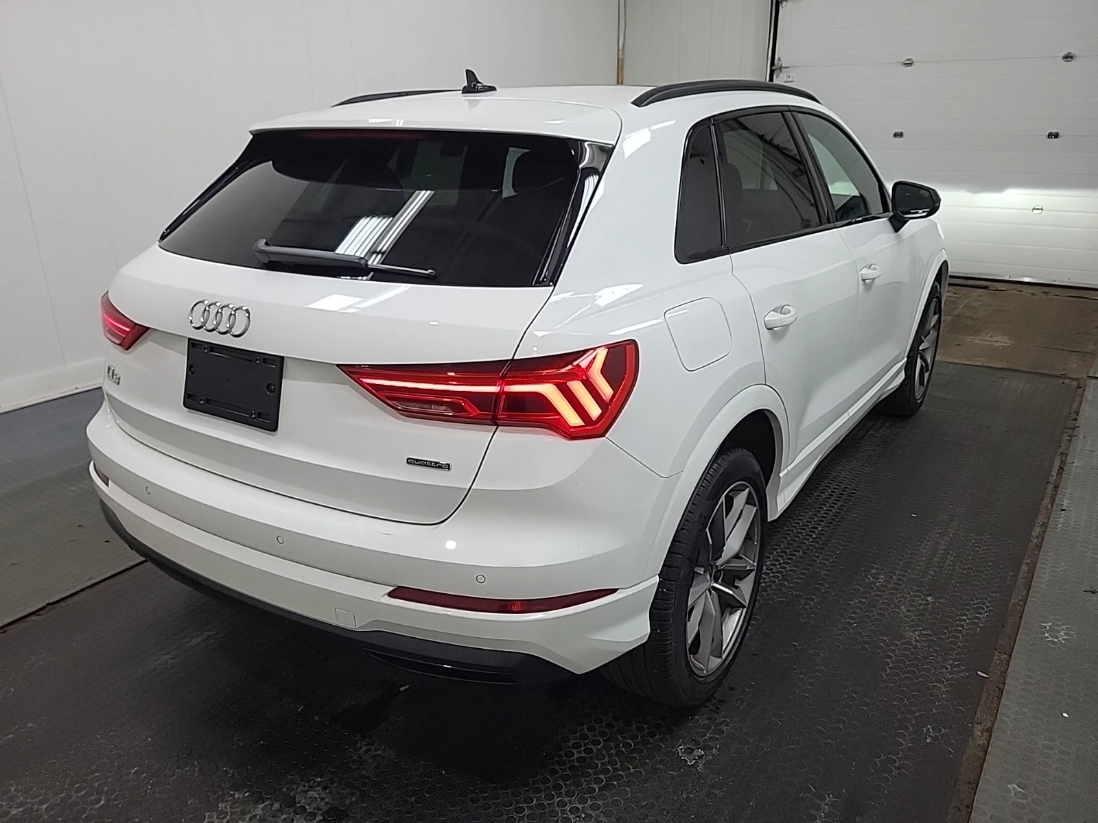 Audi Q3  Premium 40 TFSI quattro, снимка 6 - Автомобили и джипове - 54453092