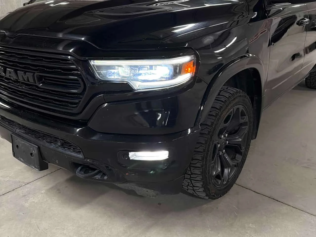 Dodge RAM 1500 Limited / 360 / H&K / ОБДУХВАНЕ / ВЪЗДУХ /, снимка 10 - Автомобили и джипове - 54640220