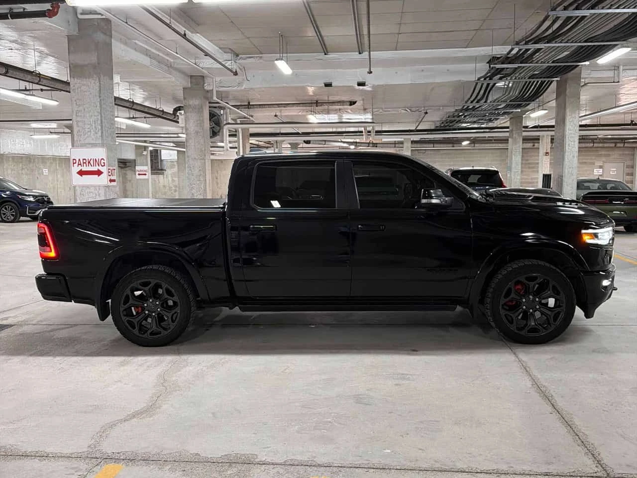 Dodge RAM 1500 Limited / 360 / H&K / ОБДУХВАНЕ / ВЪЗДУХ /, снимка 3 - Автомобили и джипове - 54640220