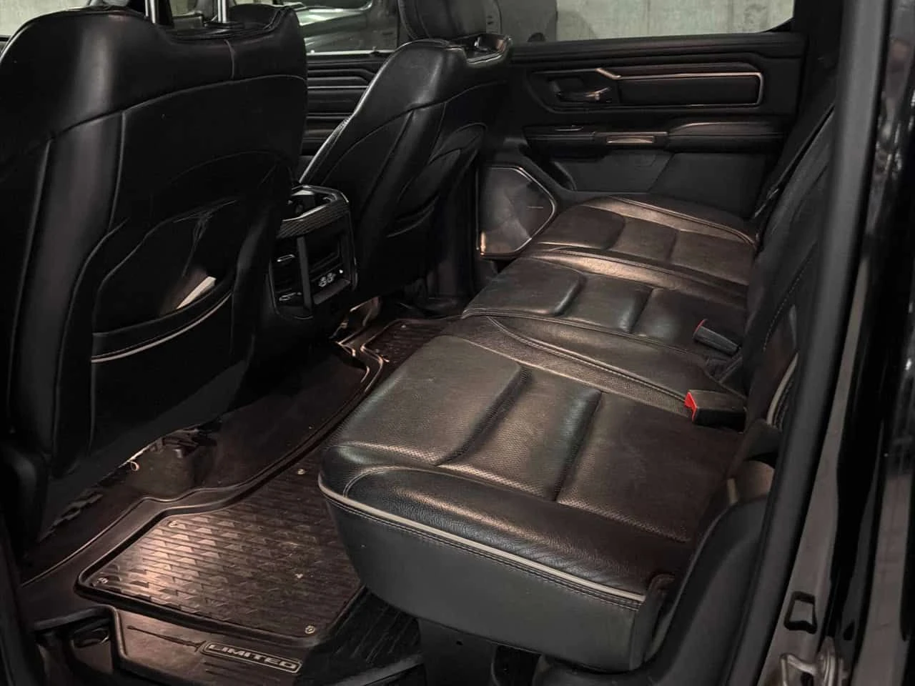Dodge RAM 1500 Limited / 360 / H&K / ОБДУХВАНЕ / ВЪЗДУХ /, снимка 17 - Автомобили и джипове - 54640220
