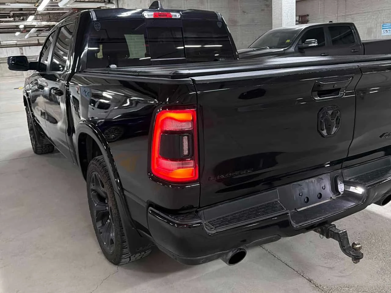 Dodge RAM 1500 Limited / 360 / H&K / ОБДУХВАНЕ / ВЪЗДУХ /, снимка 16 - Автомобили и джипове - 54640220