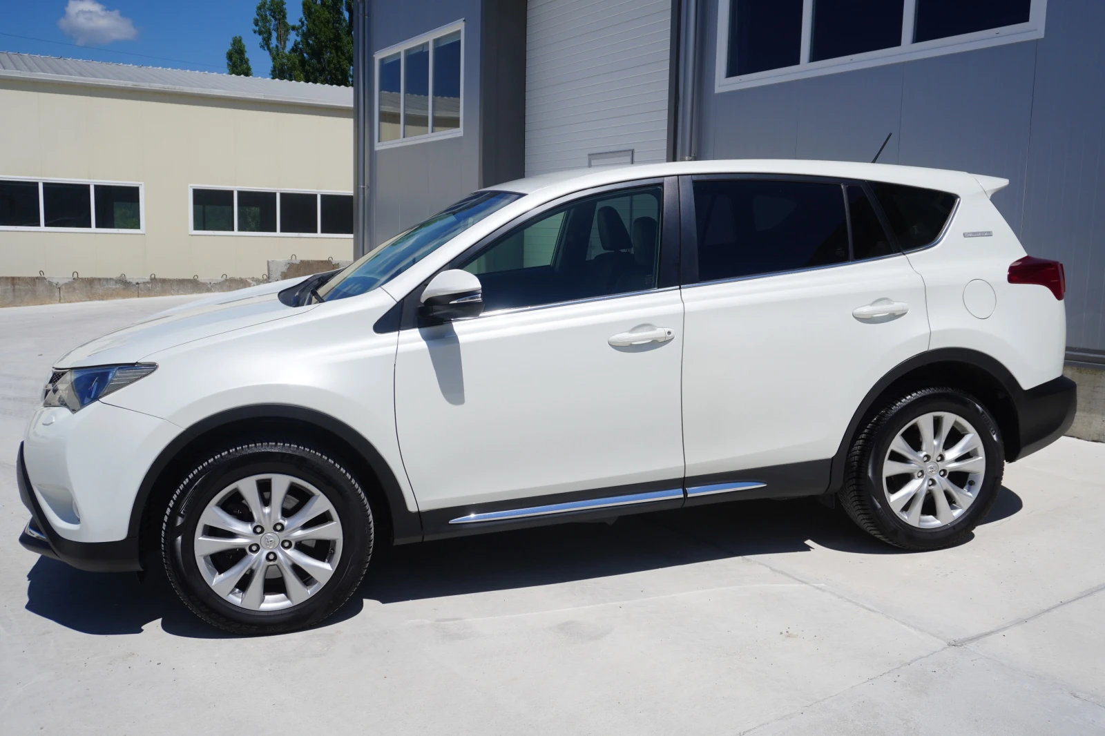 Toyota Rav4 2.2 150KC, 4WD, 20th ANNIVERSARY, LOUNGE, ПЕРЛА!, снимка 2 - Автомобили и джипове - 54838647